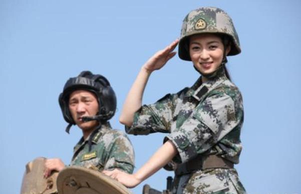 2021女兵报名开始了，征兵要求有新变化，女大学生实习期也可参军