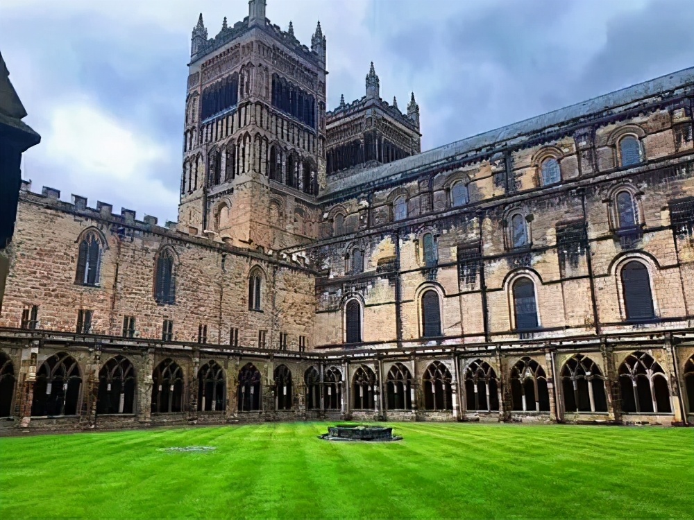 英国各大学高考录取线公布！好学校都要600分以上？