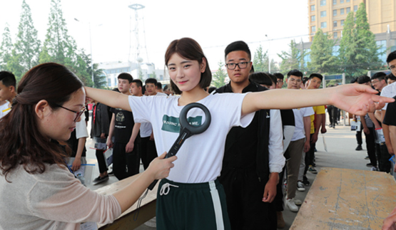 中国考试难度排行榜，高考仅排第三名，榜首考上的是“牛人”