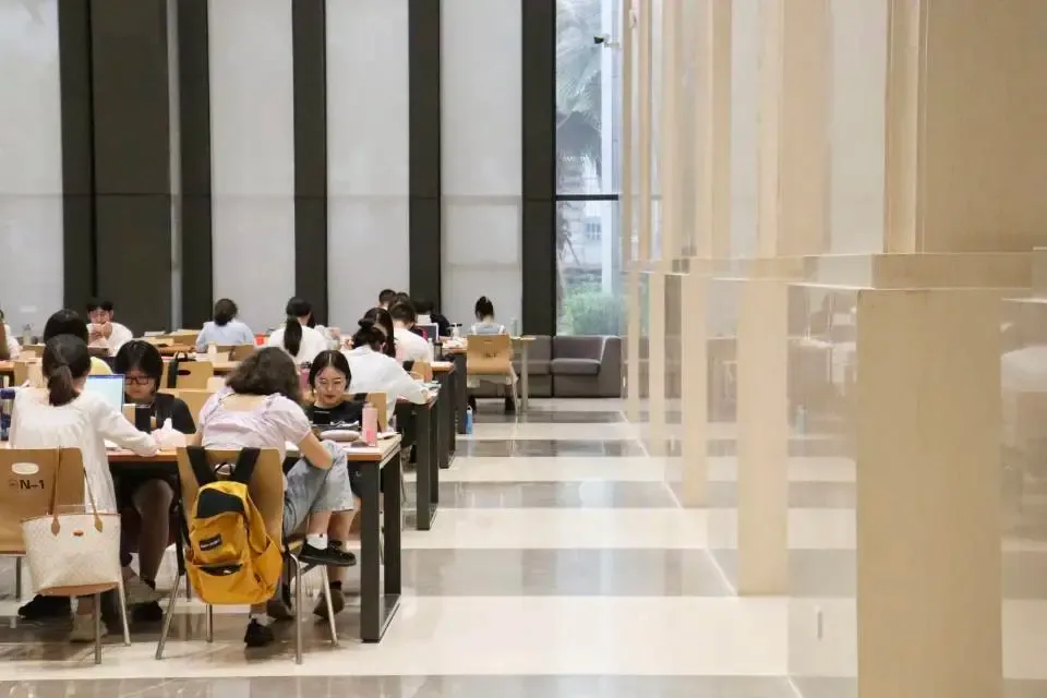 重庆最美图书馆：超6万平米，亮相人民日报，获国家建筑最高奖