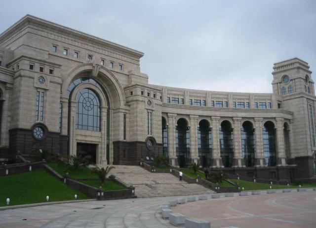 2021汉语言文学专业排行榜，山东大学排名第四，三所高校并列第一