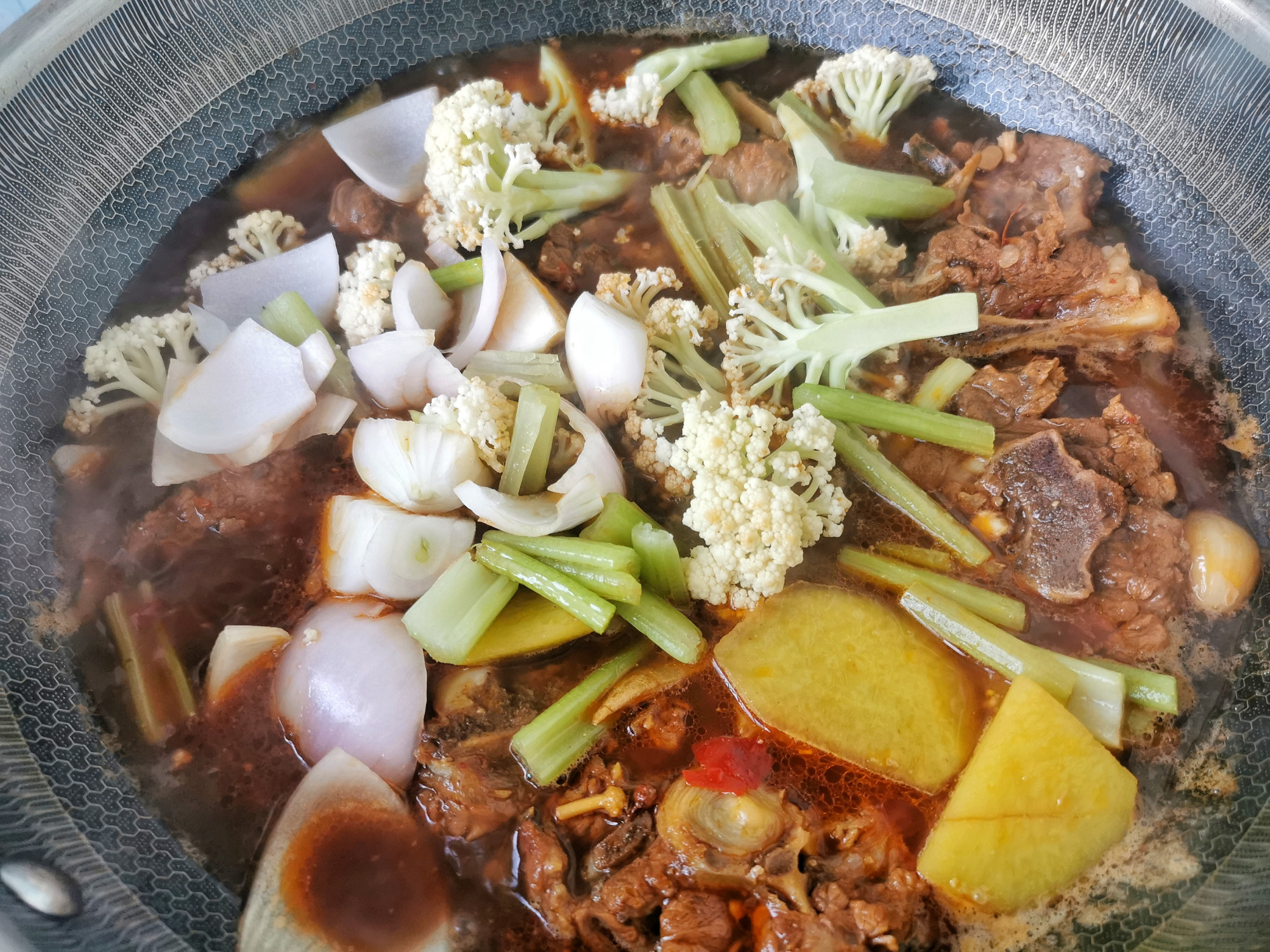 天冷，羊蝎子要多吃，比牛肉便宜，比猪肉低脂，炖一锅滋补又解馋