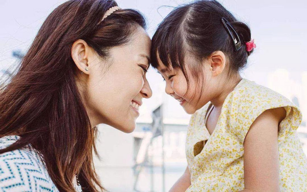 2岁男童吐“绿色苦水”，宝妈急忙送去医院，医生：怎么当妈的