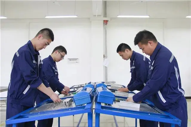 金堂一高校被誉为“四川最美大学”，民航类专业非常有优势