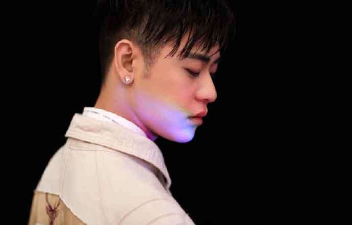 蓝色天空张云雷(张云雷专辑《蓝色天空》11分钟镶钻,他的丫头们深夜里