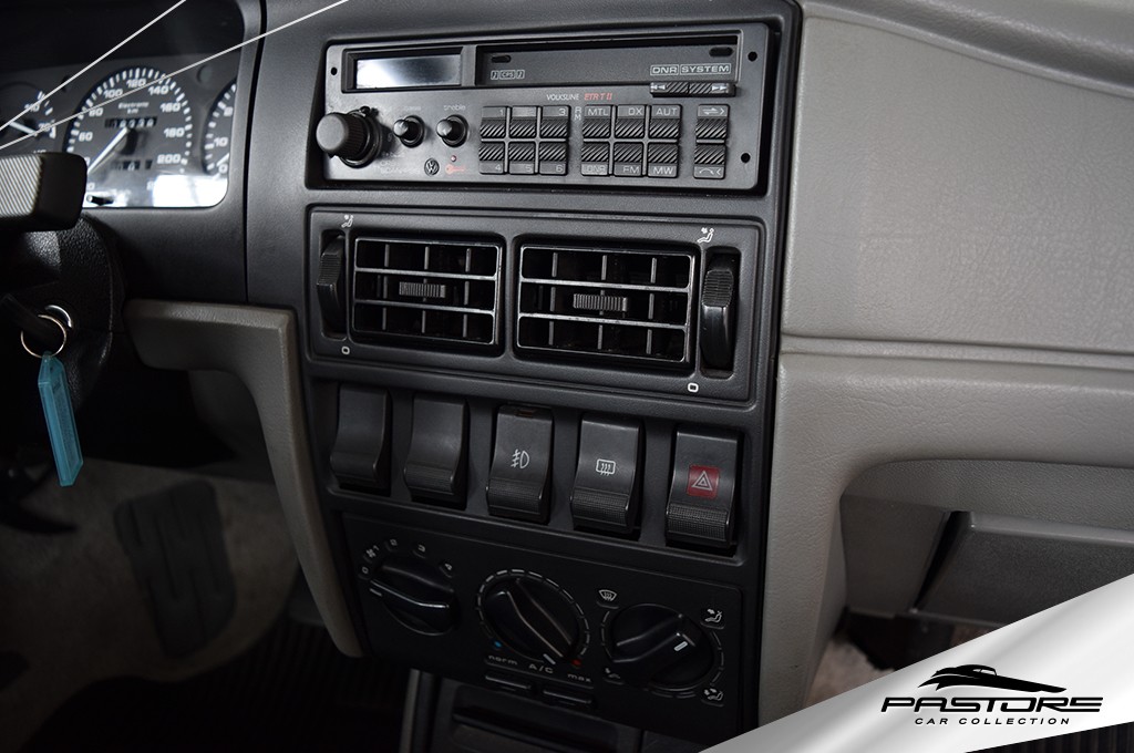 巴西二手车商售卖双门"桑塔纳2000"93年的车还能买3.5万元