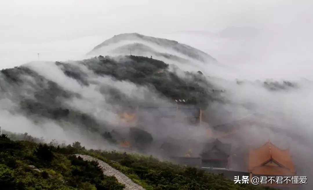 来自北纬30°小岛上的浪漫，水天一色，海风缱绻