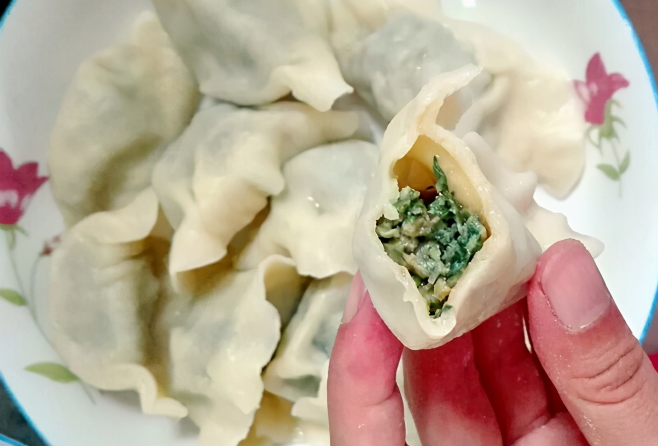 用荠菜调馅时,记住"3不放",饺子做好特别鲜香,不涩口味道好