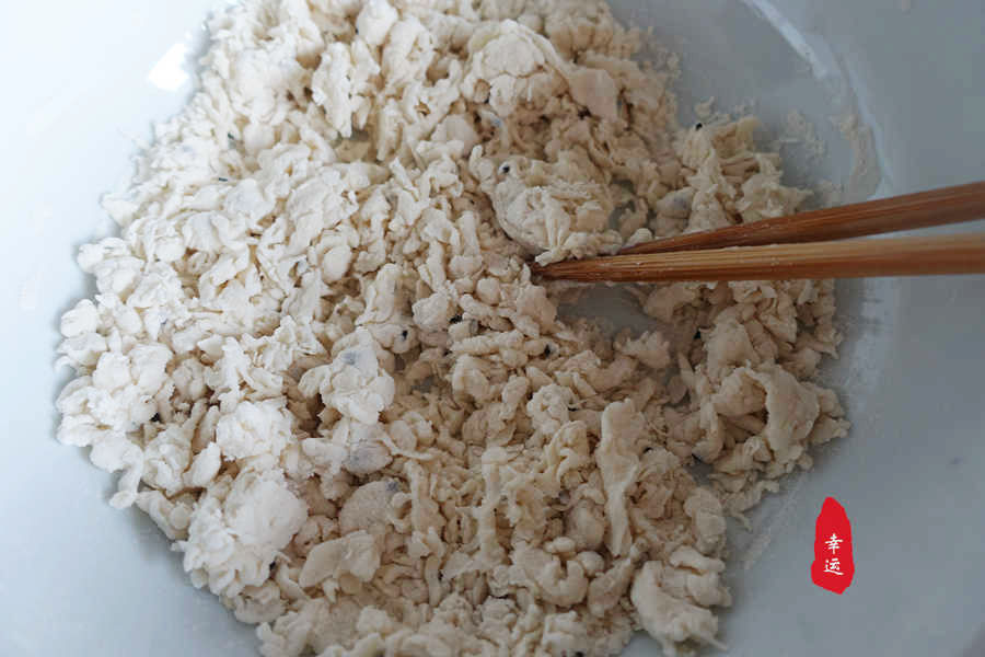 家庭版的煎饼，柔软咸香微微辣，里面有自己现炸的薄脆太香了