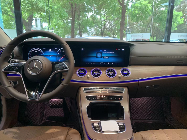 内饰真的很奢侈！体验奔驰E300L，外观酷似S级，但优惠你满意吗？