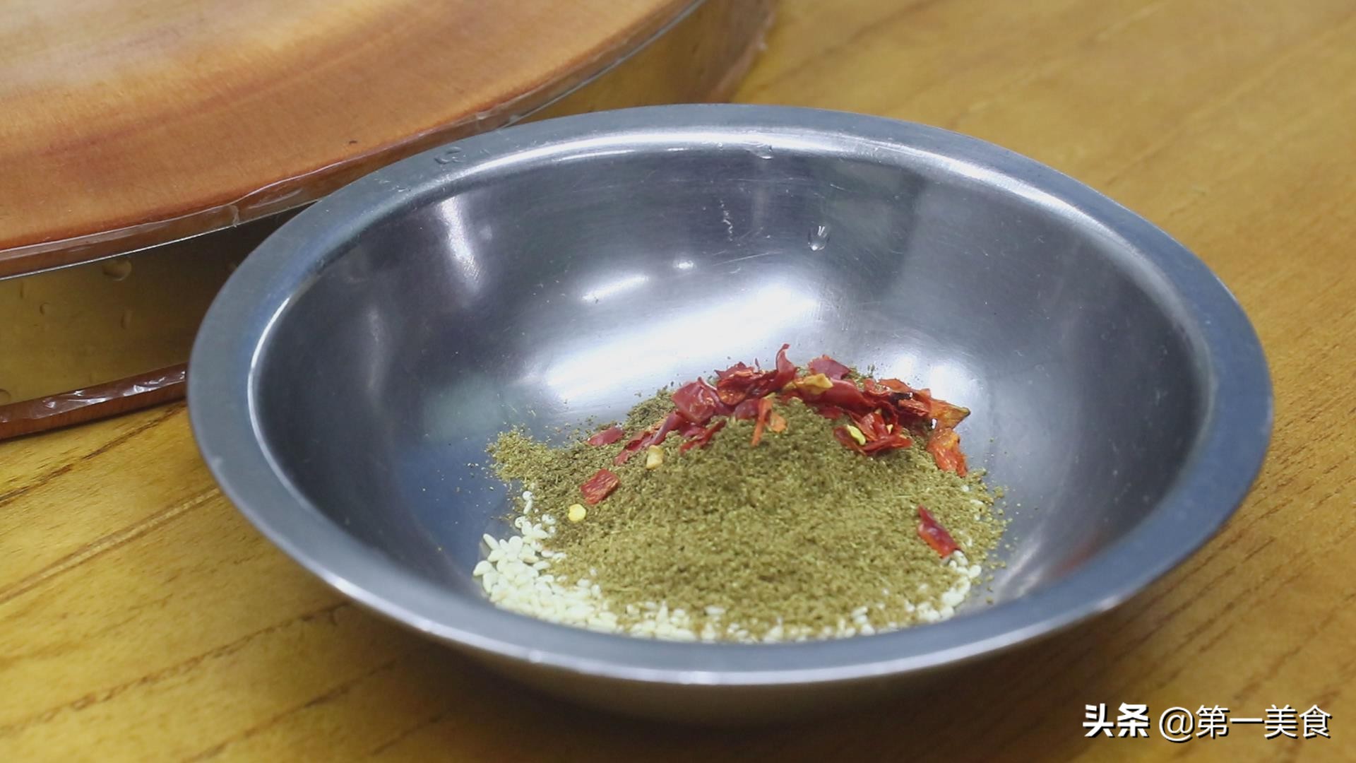 孜然羊肉片制作教程（简单实用的孜然羊肉做法）