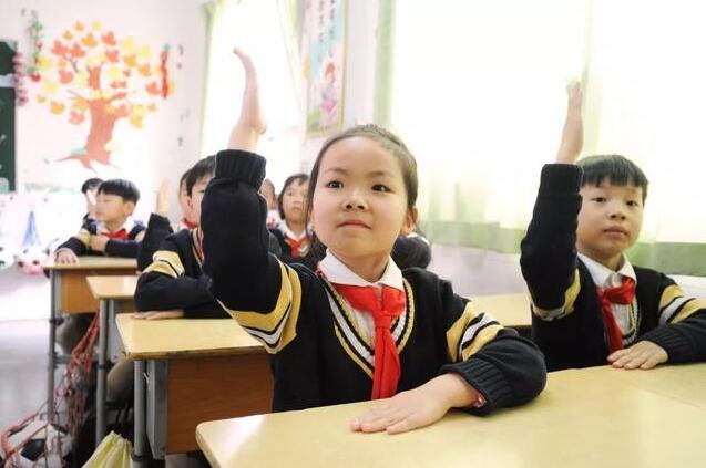 一二年级小学生不留作业不考试，家长表示担忧，老师却说没关系？