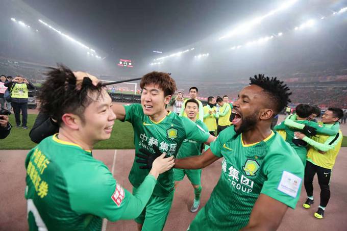 国安夺冠(祝贺！北京国安队第四次夺得足协杯冠军！)
