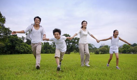 婴儿晚上出门禁忌（宝妈们晚上尽量少带孩子出门）