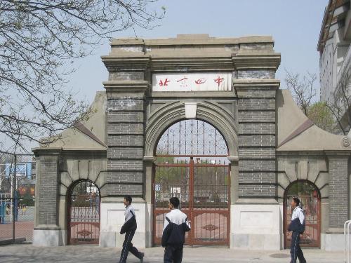 执意嫁给黑人小伙的清华女，非洲生活24年，现在过得怎么样