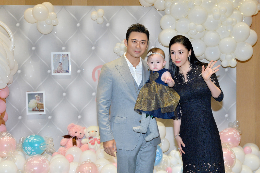樊少皇分享全家福为二胎庆一周岁，妻子曾抱怨家庭主妇费力不讨好