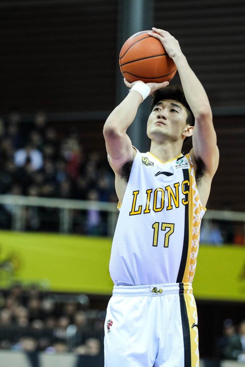 世界杯孙铭辉(人物|攻守均衡的孙铭徽已逐渐成为本土顶级后卫)