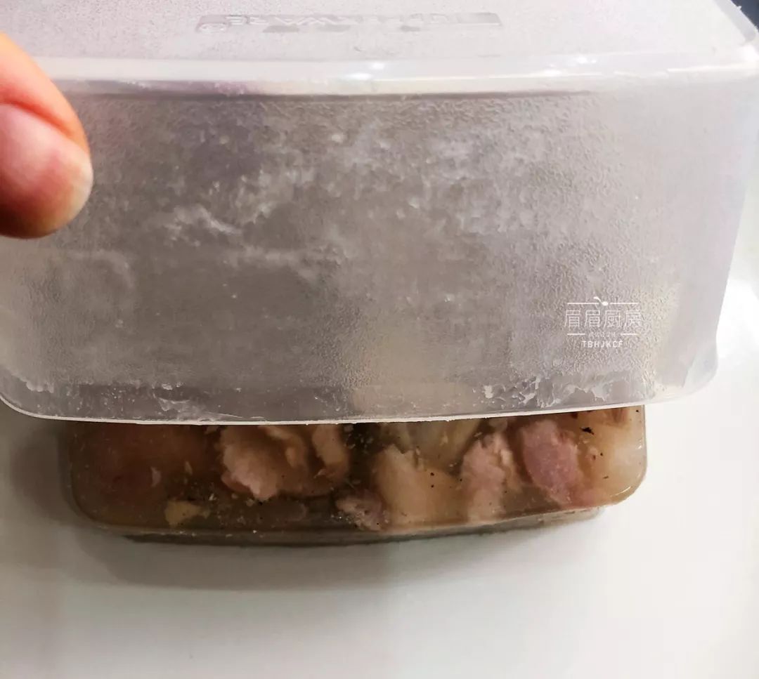 猪蹄好吃毛难去？肉铺老板告诉我4个去毛小妙招，轻松处理又干净