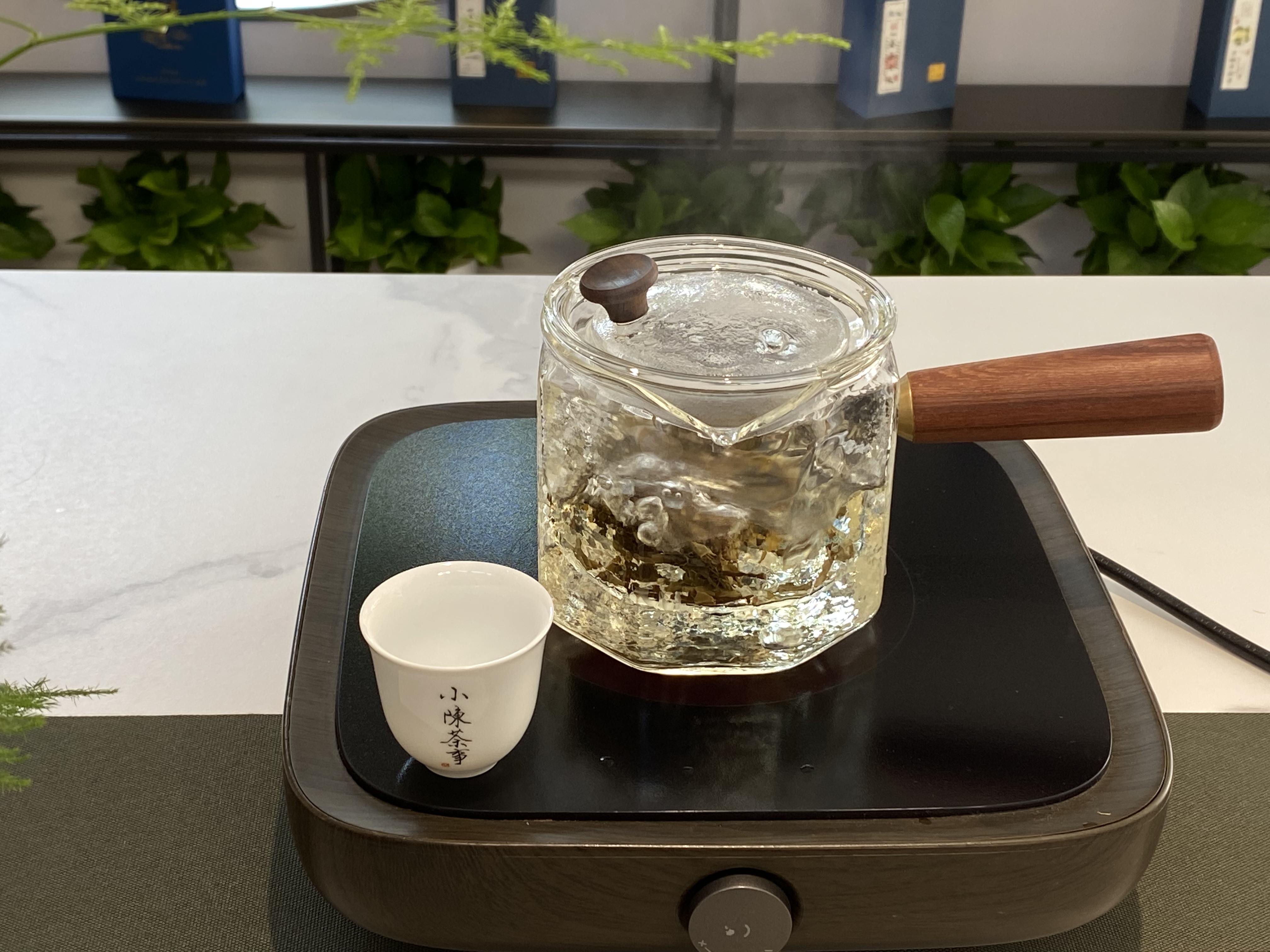 小雪天，带你看清煮茶与蒸茶的区别，来一杯好喝的老白茶暖身吧