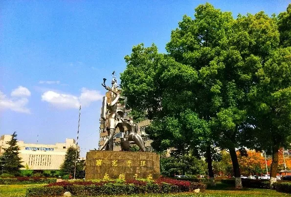 成都学霸女神！辅修英语双学位，本科发论文、拿全国特等奖，如今保送985研究生！