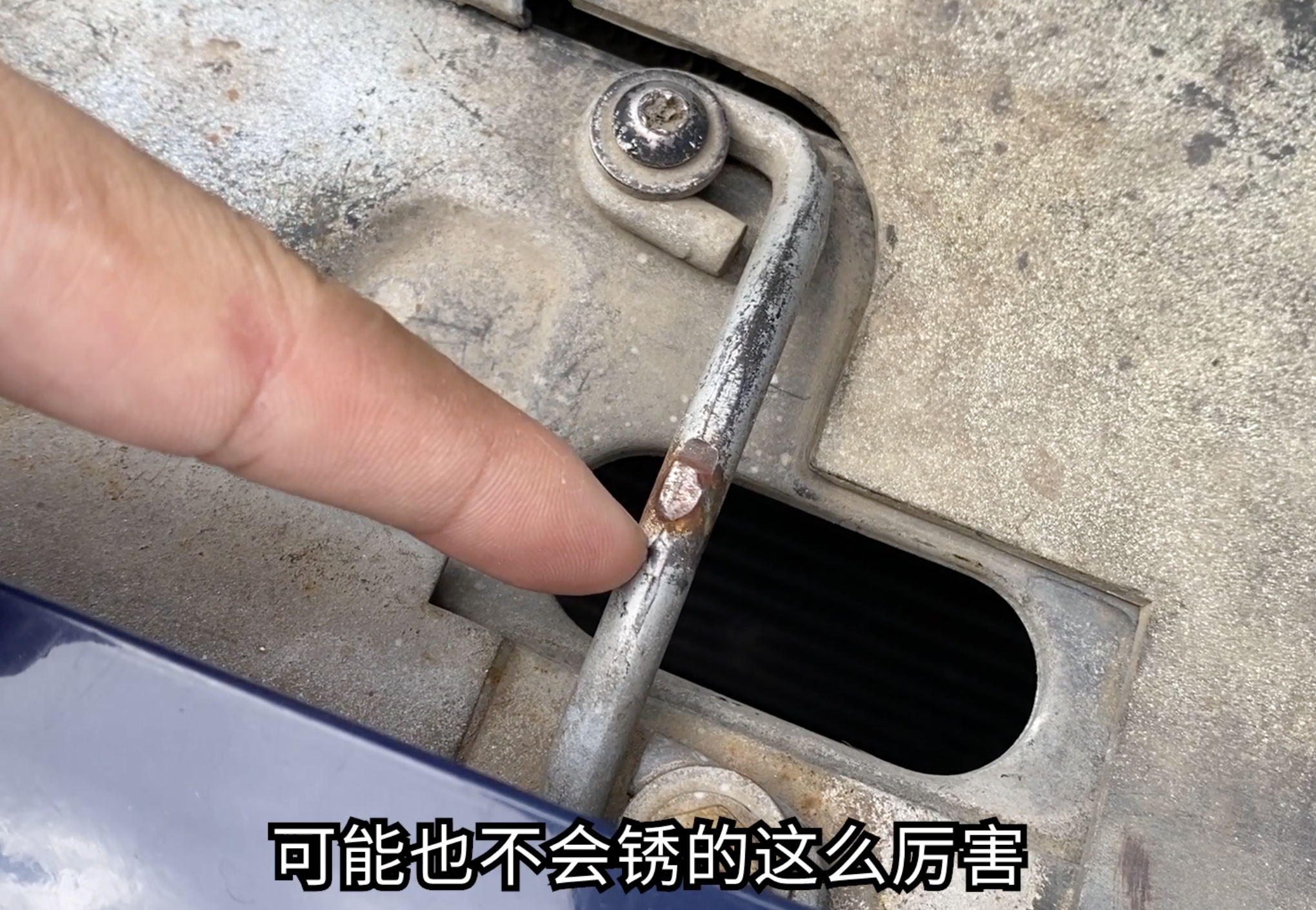 车主们别错过！这5个家用车的保养，自己在小区就能做