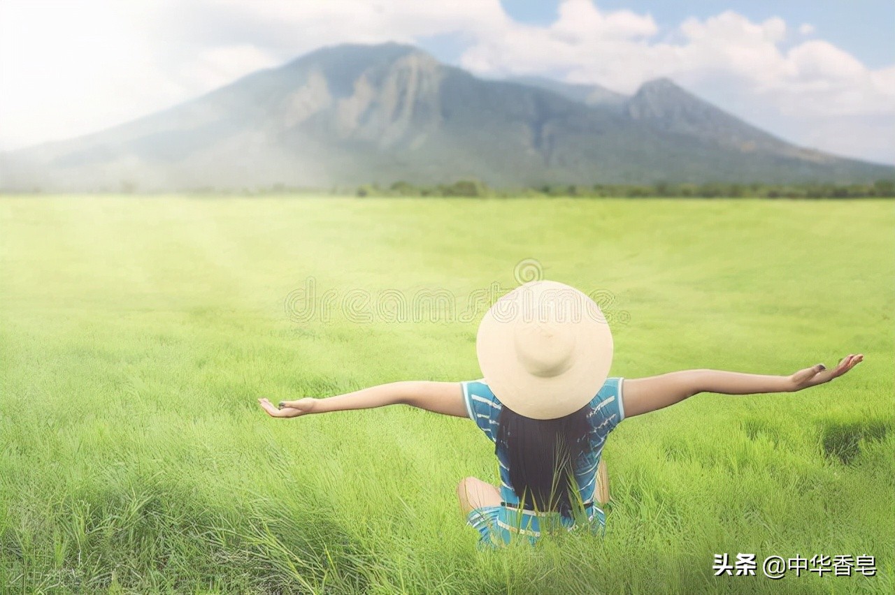 醒醒香膏，每天早上戴口罩挤地铁就是*受罪的时刻，闷得喘不过气