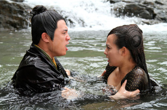 结婚七年不被婆婆认可,三年生两个儿子,张嘉倪活成了大s对立面