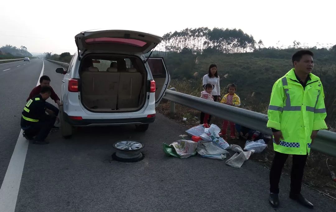 应急车道换轮胎被扣6分？车主：难道汽车爆胎还不够急吗？