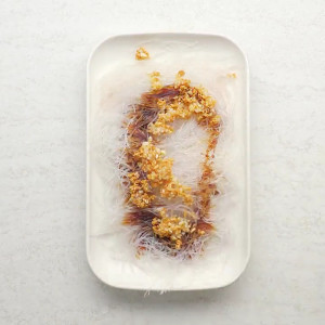 名门泽佳去眼袋有效：蒜蓉粉丝蒸波龙的做法