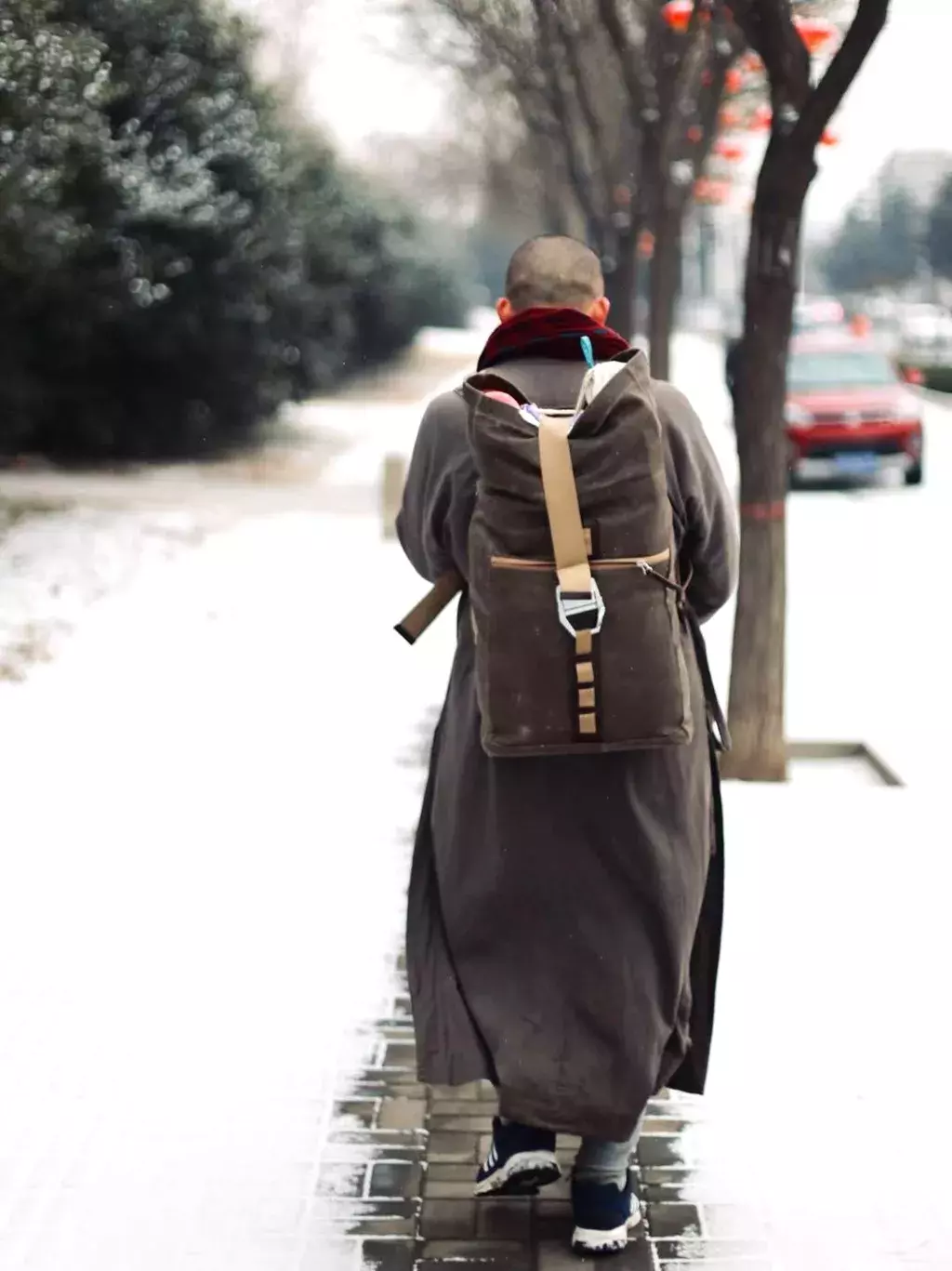 行者鬼脚七：从“阿里九年陈”到“学佛的小说家”