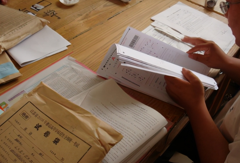 将英语“踢出”高考呼声越来越高，教育部回应，家长：这下放心了