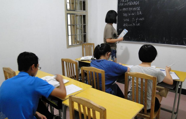 高工资私立教师能“有偿补课”，低工资公立教师却不能，公平吗？