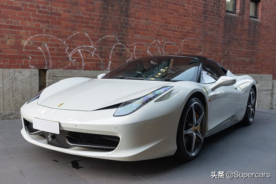 设计充满未来感，法拉利458 Italia，所有男人的梦想