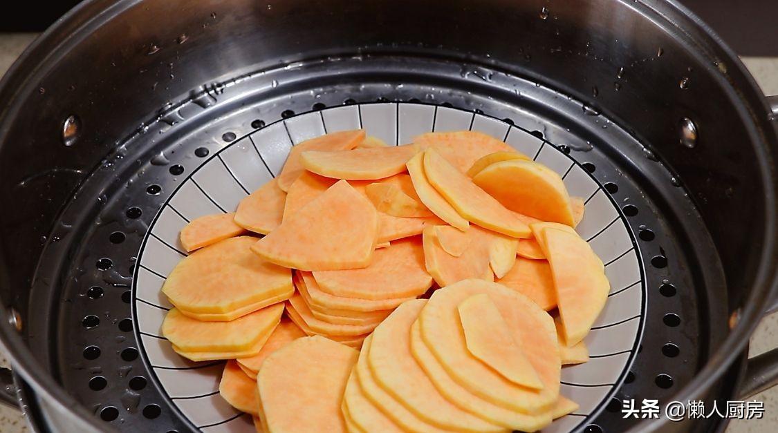 天气越冷，红薯越来越甜，遇到酥皮红薯饼别手软，3张手抓饼搞定