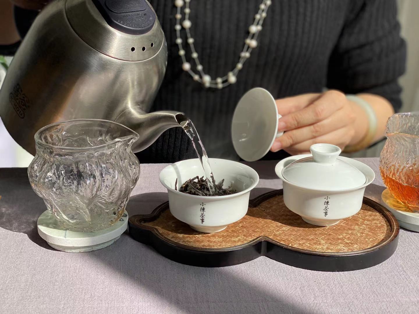 春节送礼这么简单？岩茶送水仙肉桂，白茶送白毫银针，那红茶呢？