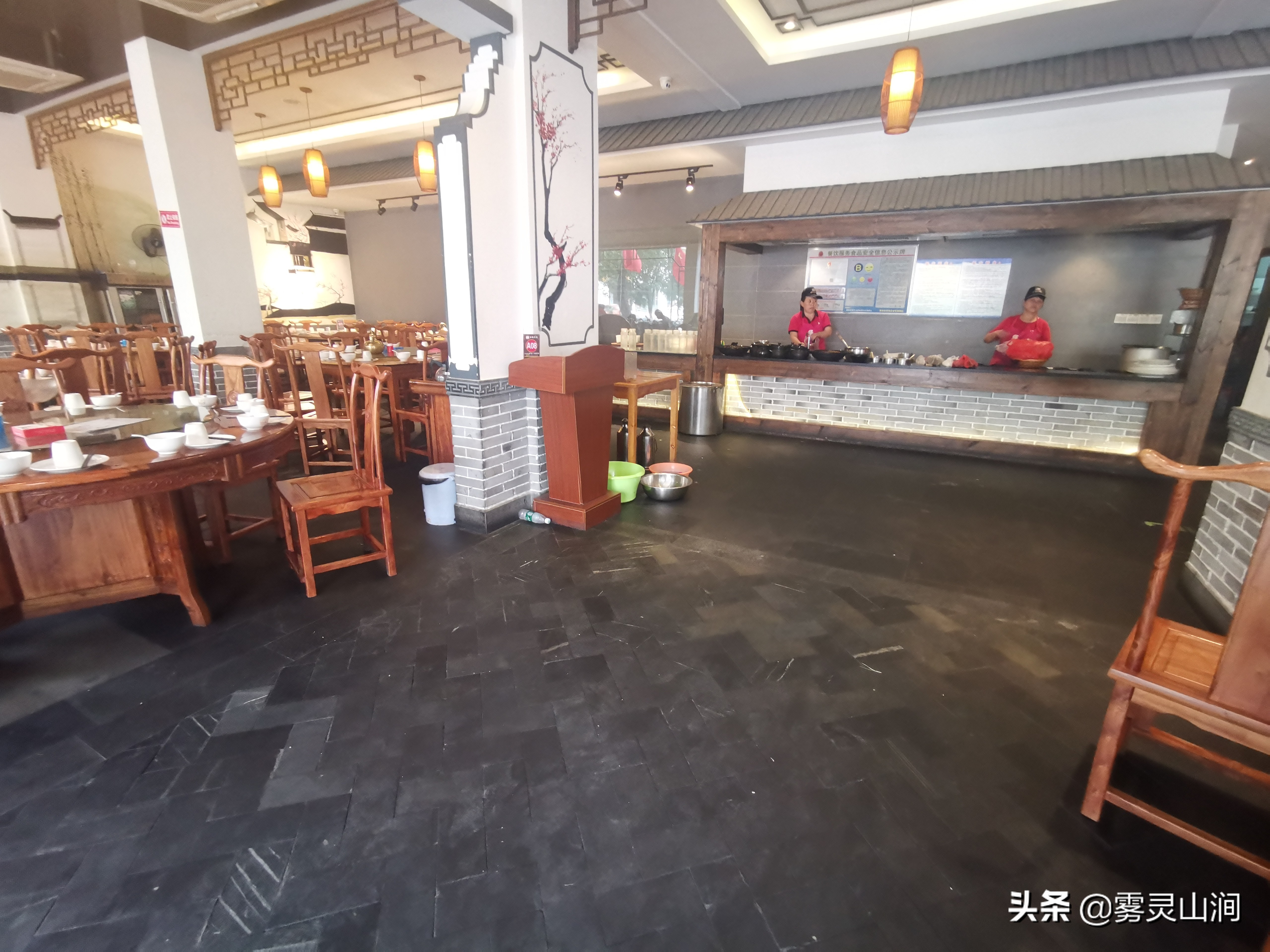 在江西婺源，这家写着“做婺源本地特色菜”的餐馆，值得吃吗？