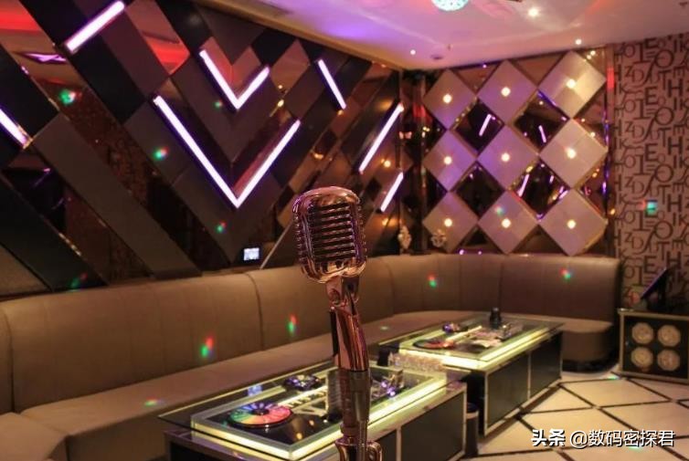 被年轻人遗弃，5年关店近6万家，传统KTV为何走上下坡路？