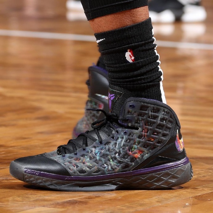 詹姆斯11代篮球鞋鸳鸯(nba今日上脚:詹皇这双鸳鸯鞋老帅了!