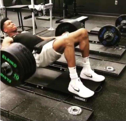 什么腿型适合打篮球（大腿围度分5个等级：波尔筷子腿C级，詹皇水桶腿SS级，那SSS呢？）