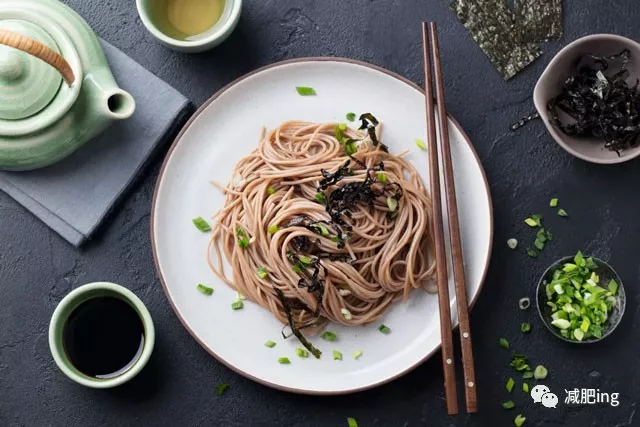 荞麦面热量有多少（请谨慎食用四种高热量的减肥食物）