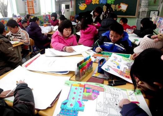 期末考试成绩公布，学生全班第一，看到分数网友却说分数有点低？