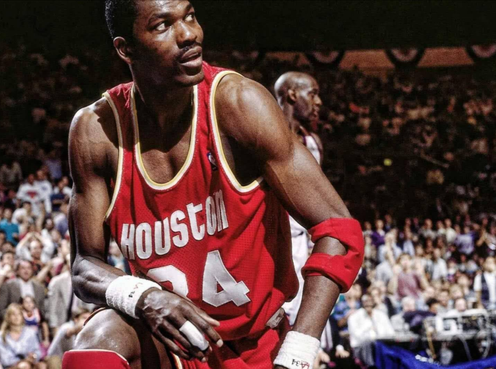 禁区守护神！盘点NBA场均盖帽最多的十大球星：前三名无争议