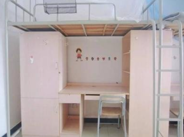 华科大宿舍走红网络，学生自配投影仪，上学就像在度假一样