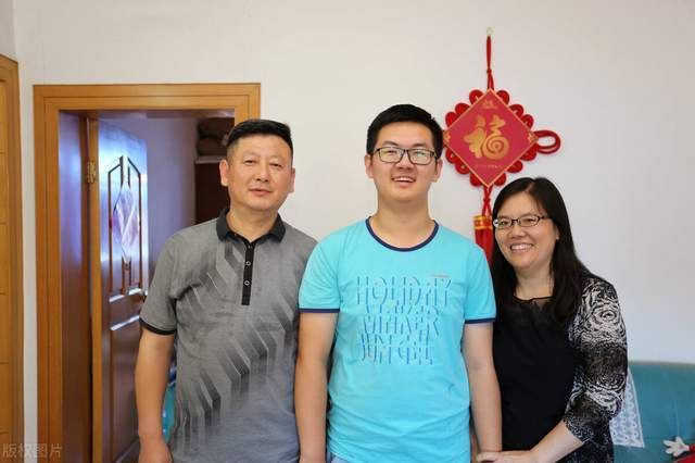 四川理科状元卢天彧：722分考上清华被嘲讽，二战学霸含金量低？