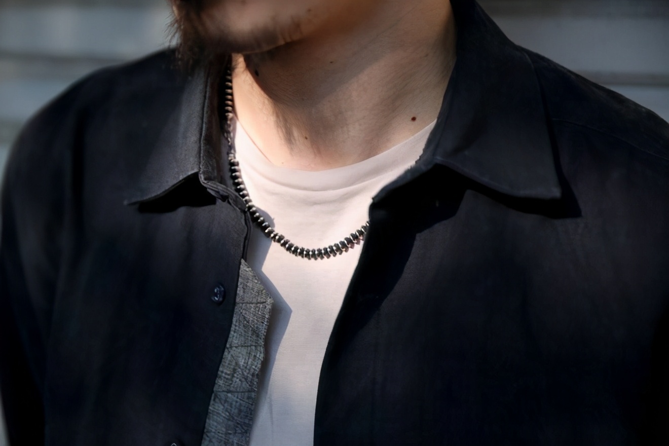 酷暑來(lái)襲，清涼男士短袖怎么挑？