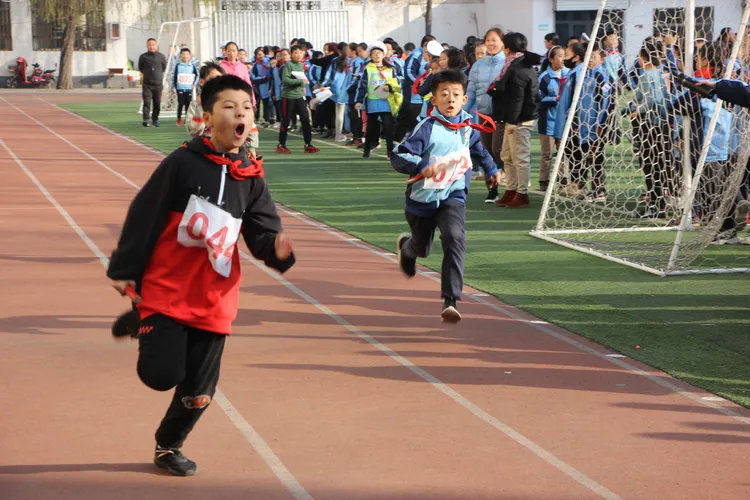 cba啦啦队王浩然(长治市屯留区树人小学顺利举行2019年秋季田径运动会)