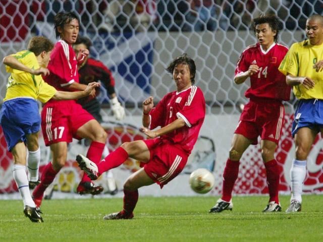 2002年中国踢进世界杯(2002年韩日世界杯中国队大名单另有隐情，原来我们都错怪了米卢)