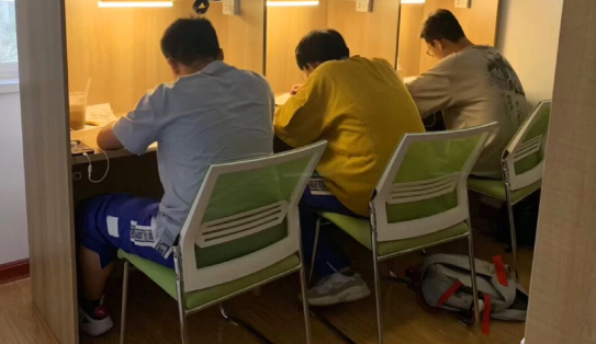 玩命学习，到头来却和200分差生抢专科？高考揭开了多少教育滥觞