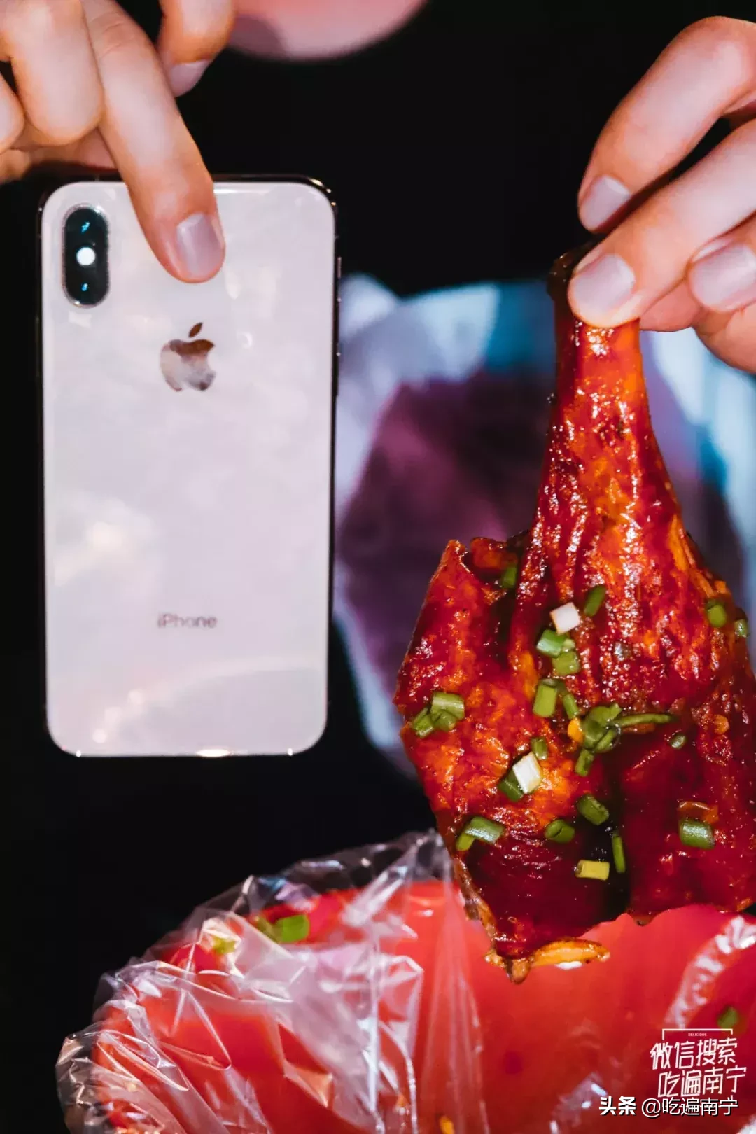 这家晚上10点半才开摊的烧鸭粉!还没开摊就有人在排队