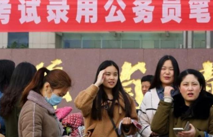 公务员迎新变化，绩效奖金有所下调，各地区福利待遇或有差异